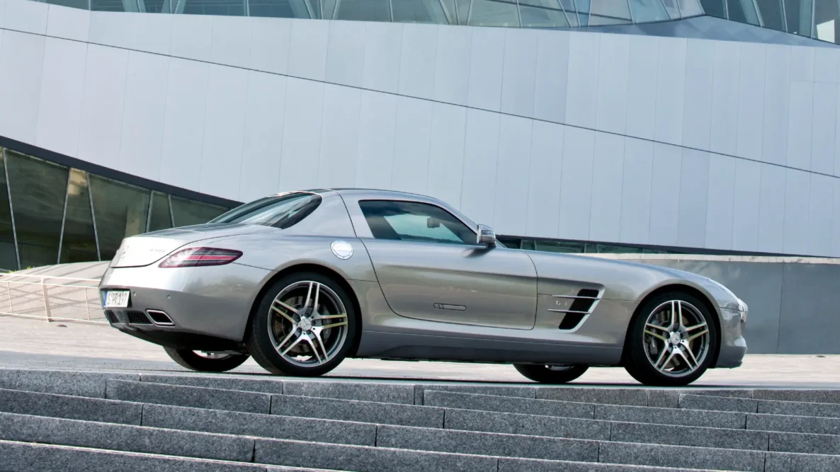 Mercedes Benz SLS AMG 2009 profile
