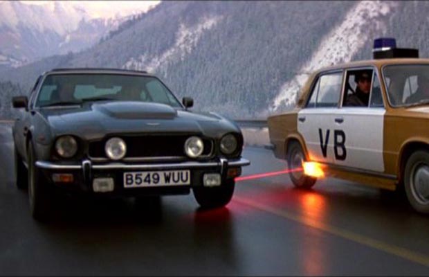 the-living-daylights-aston-martin-v8-vantage-james-bond