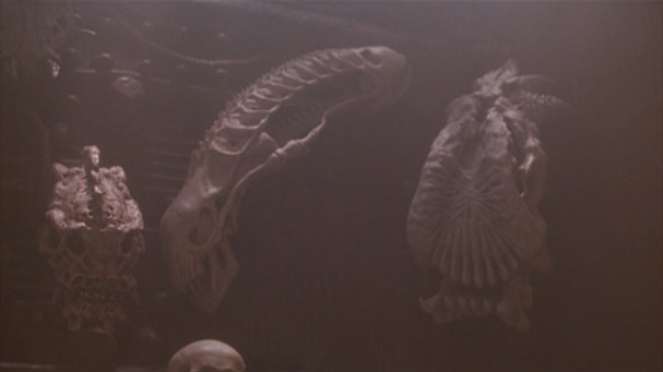 Best Film Easter Eggs Alien Predator 2