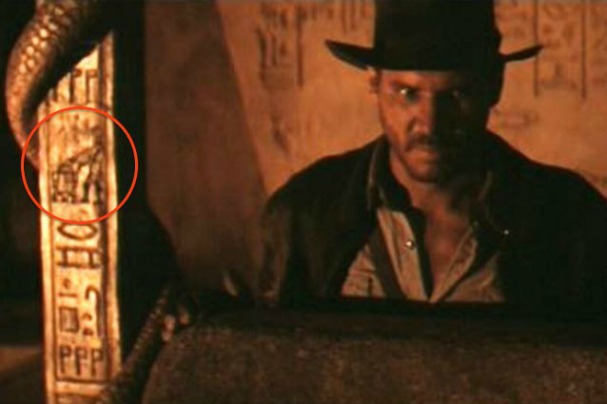 Best Film Easter Eggs R2-D2 C-3P0 Raiders of the Lost Ark