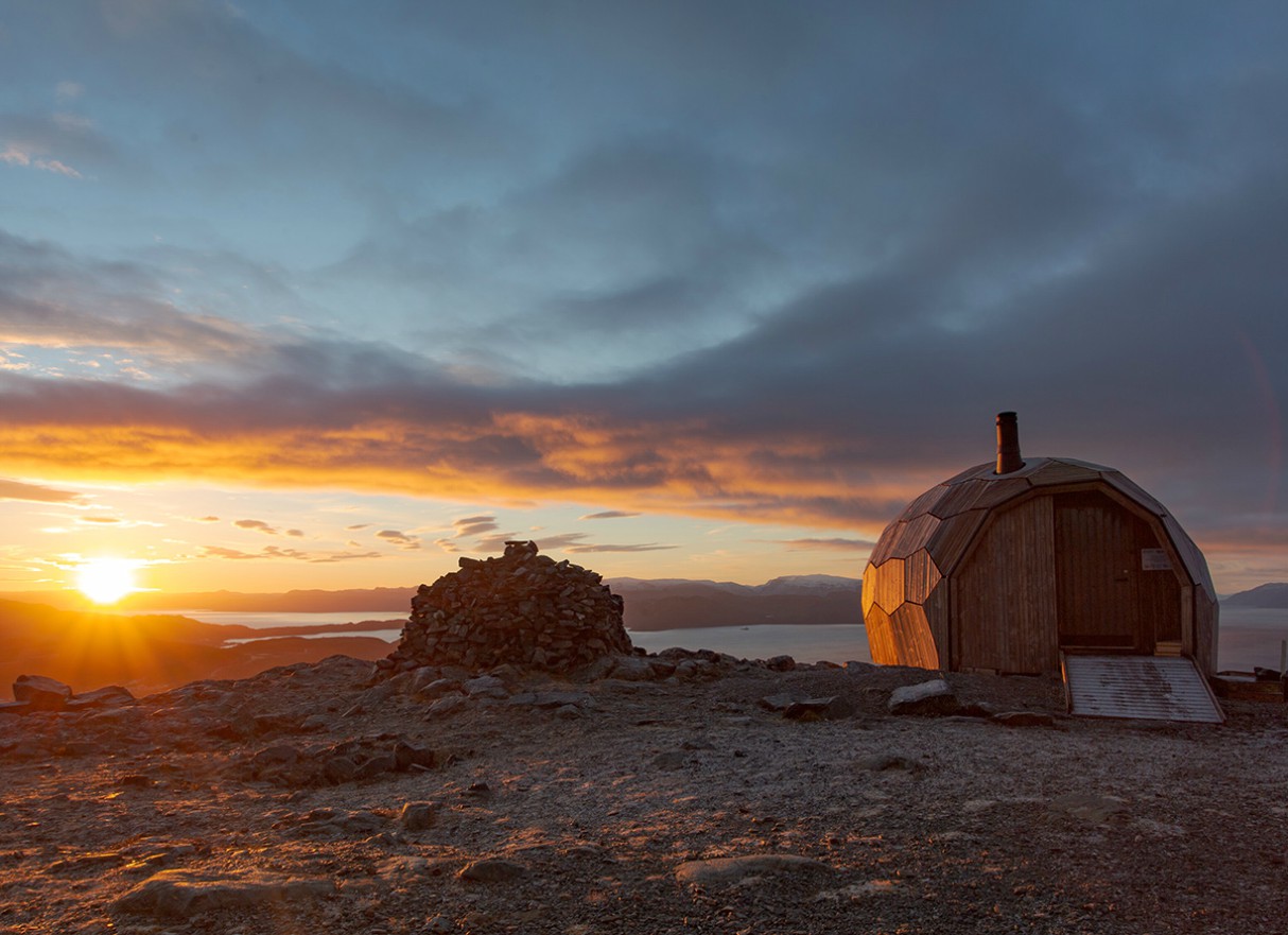 hammerfest-hiking-cabin-norway-3