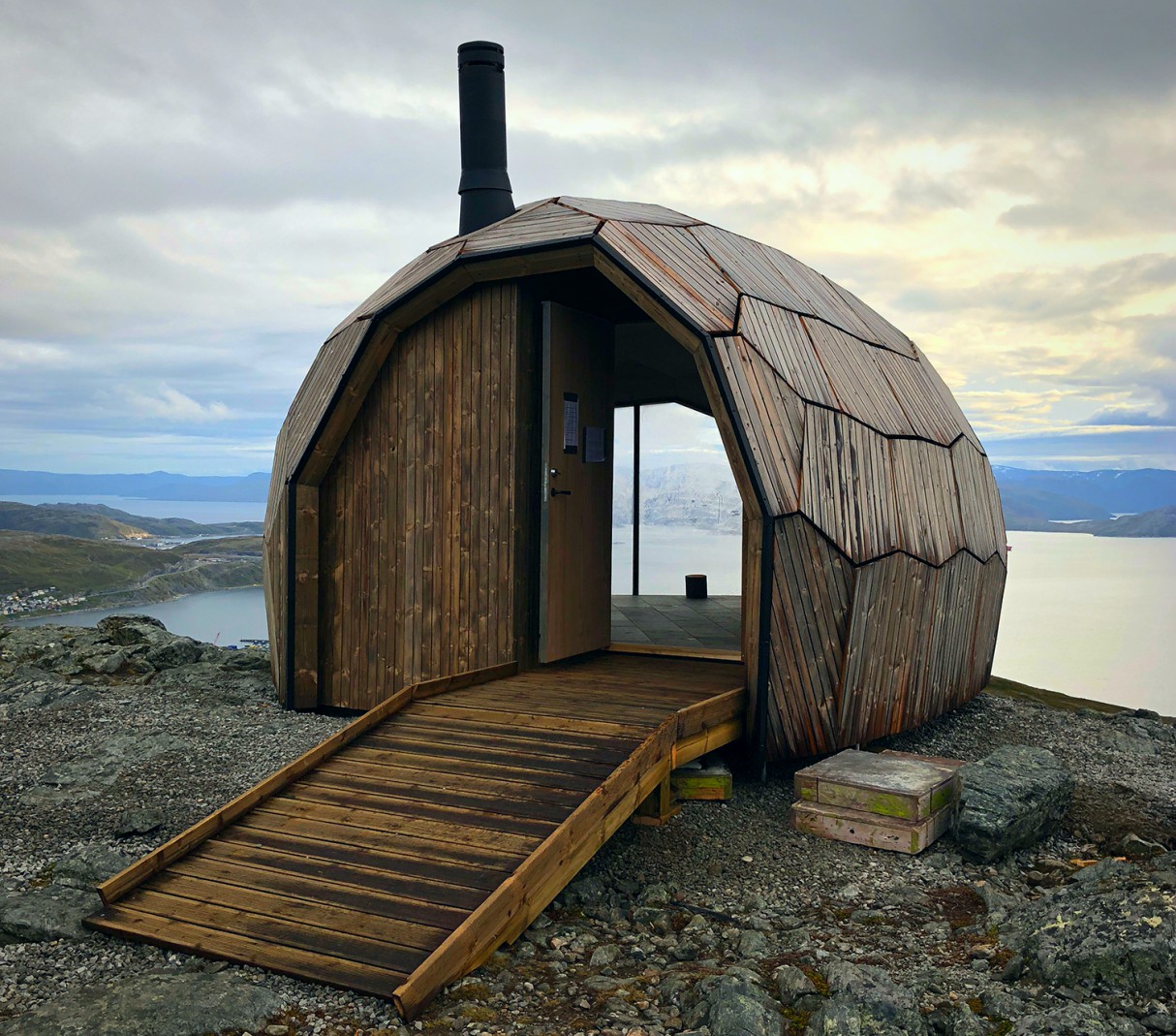 hammerfest-hiking-cabin-norway-6