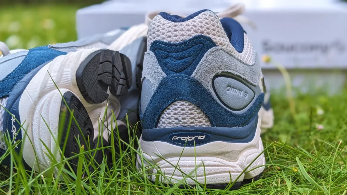 Saucony Progrid Omni 9 Premium Blue trainers