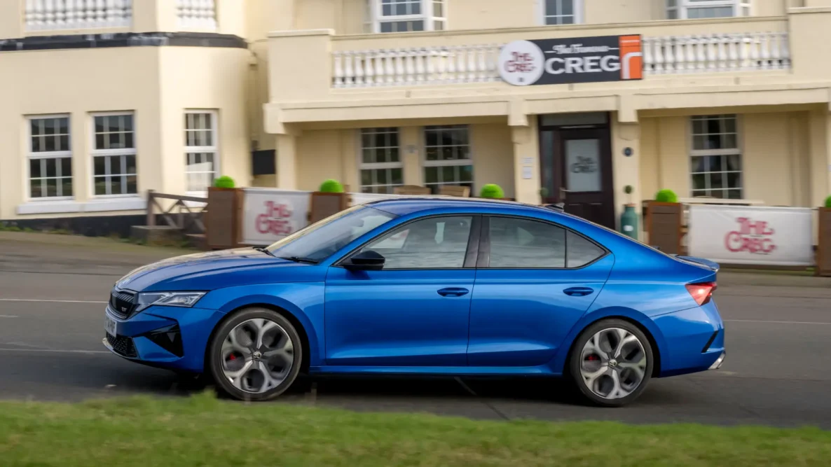 Skoda Octavia vRS hatch profile