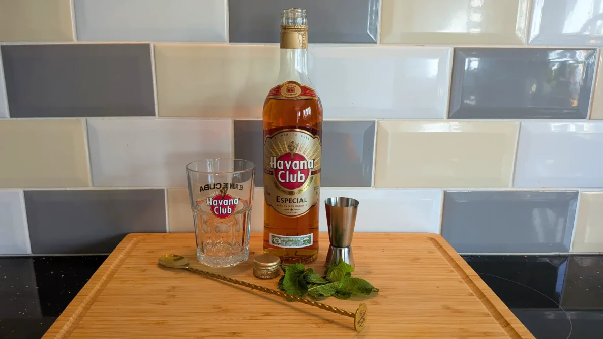 Making Havana Club Golden Mojito
