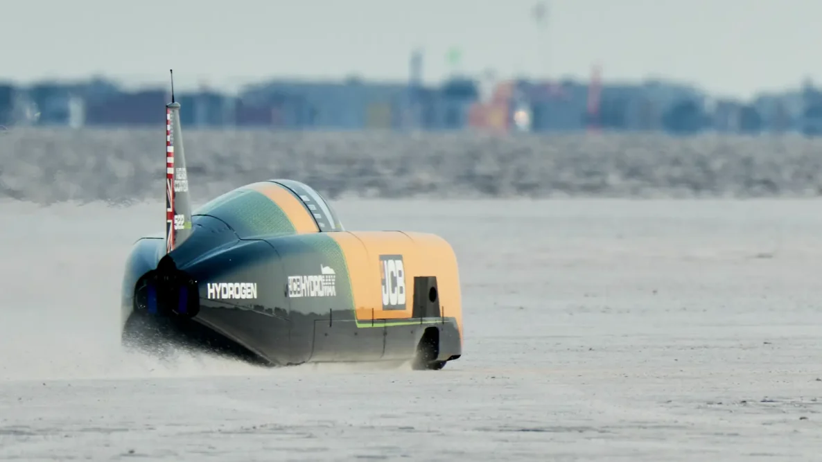 JCB Hydromax on its way to setting the land speed record